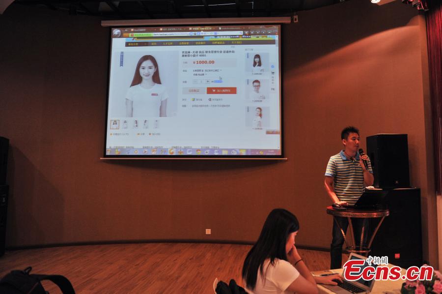 Kunming University opens online store to 'sell' graduates (1/5)