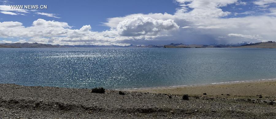 Scenery of Puma Yumco Lake in Tibet(1/3)