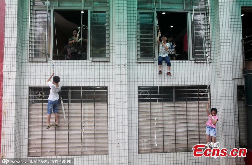 Students get fire safety education in Guangzhou(1/3)