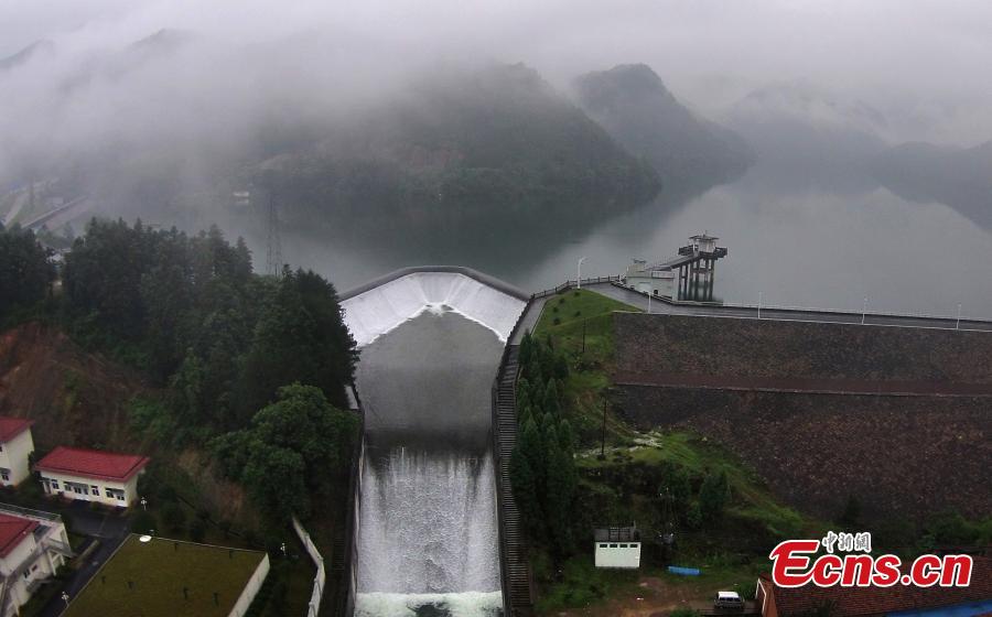 Zhejiang province prepares for approaching typhoon(1/3)