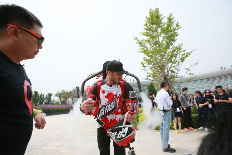 Jetpack makes short debut in China(1/7)
