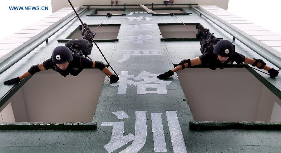 SWAT drill held in China's Shanghai(1/5)