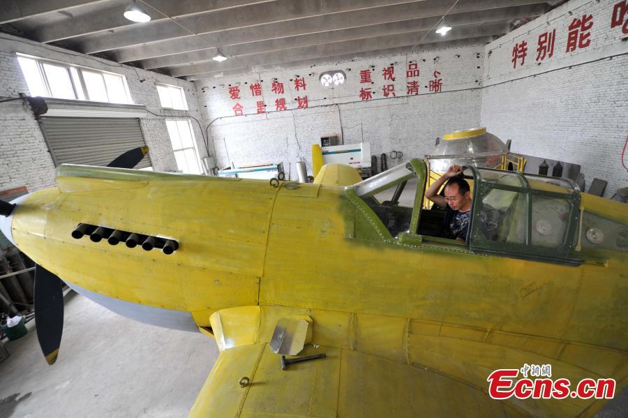 Fan builds famed Flying Tigers plane (1/5)
