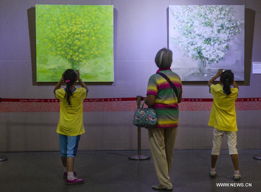 Xinjiang painting exhibition held in Urumqi(1/5)