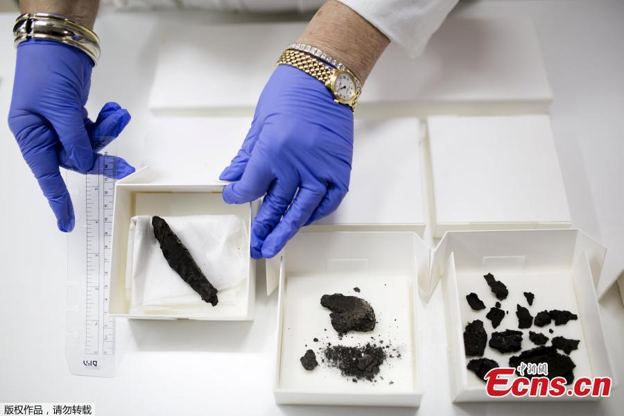 Digital imaging deciphers ancient Hebrew scroll(1/5)