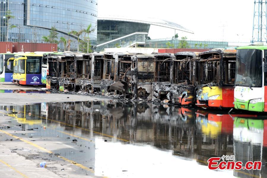 One killed in bus depot fire (1/6)