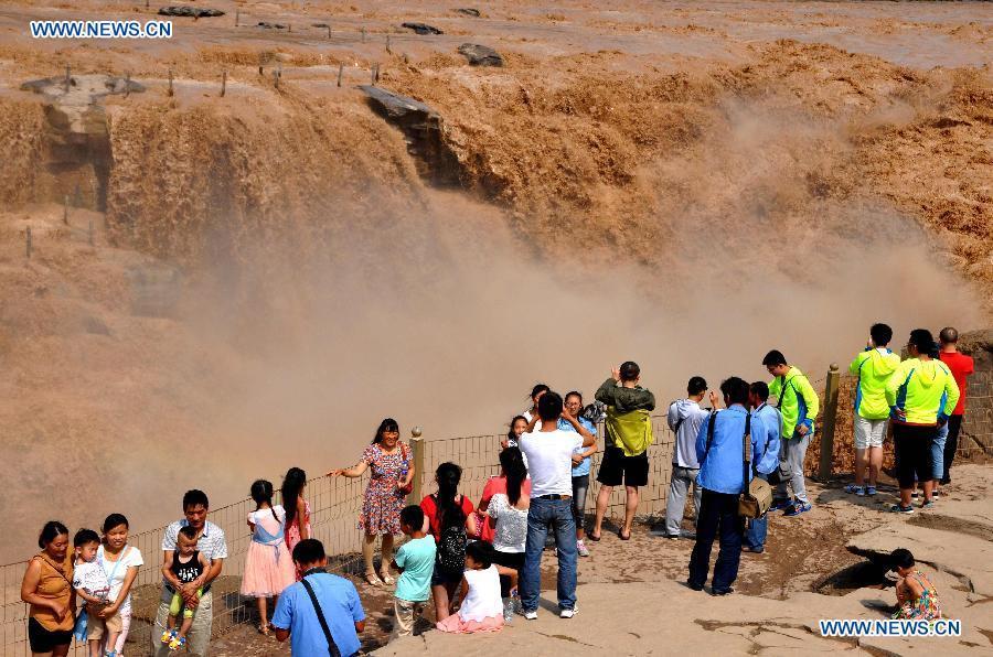 Incredible secnery of Hukou waterfall in Shanxi(1/3)