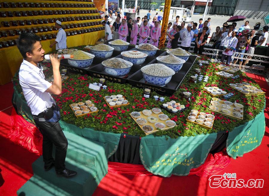 Xinjiang delicacies in exhibition(1/1)