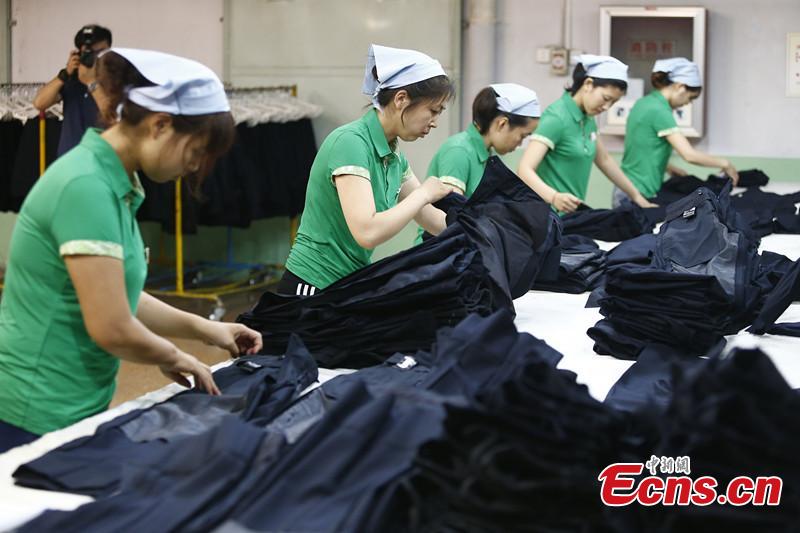 Flash Caixin China manufacturing PMI hits 15-month low(1/1)