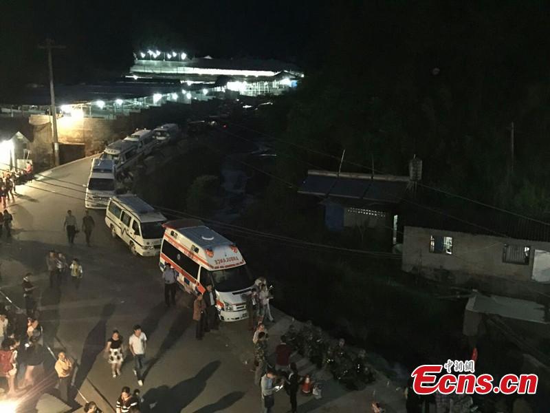 Eleven people trapped after cave-in in SW China's mine(1/2)