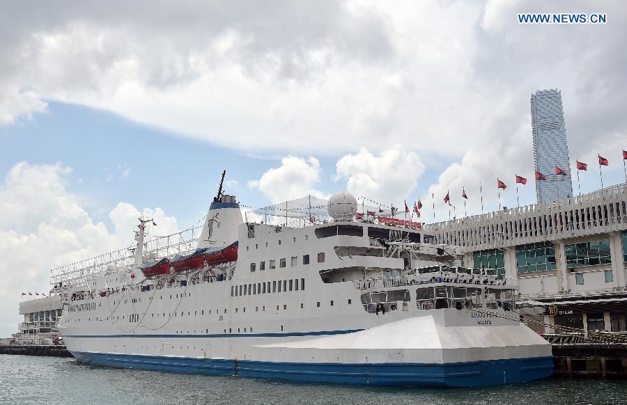 Floating book fair pays 2nd visit to Hong Kong(1/4)