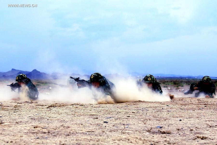 Xinjiang border security troops carry out military trainings(1/3)