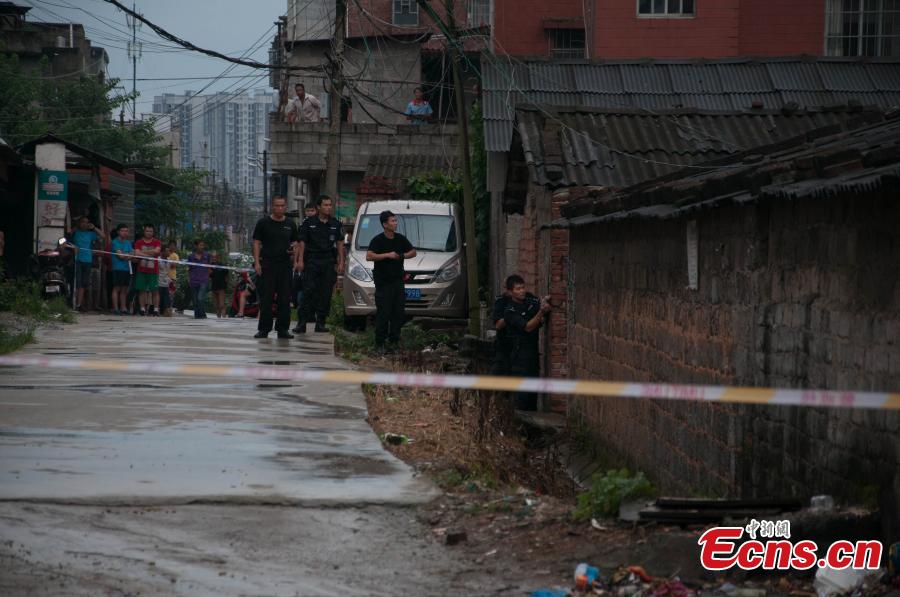 Guangxi police rescue hostage, three injured (1/10)