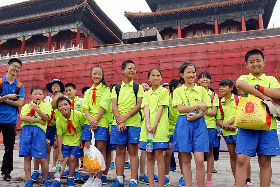 Left-behind children from remote areas visit Beijing(1/7)