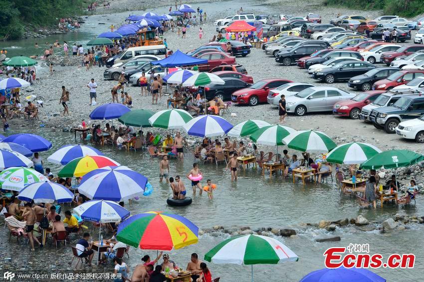 Heat wave hits, hot mahjong game moves to river(1/3)