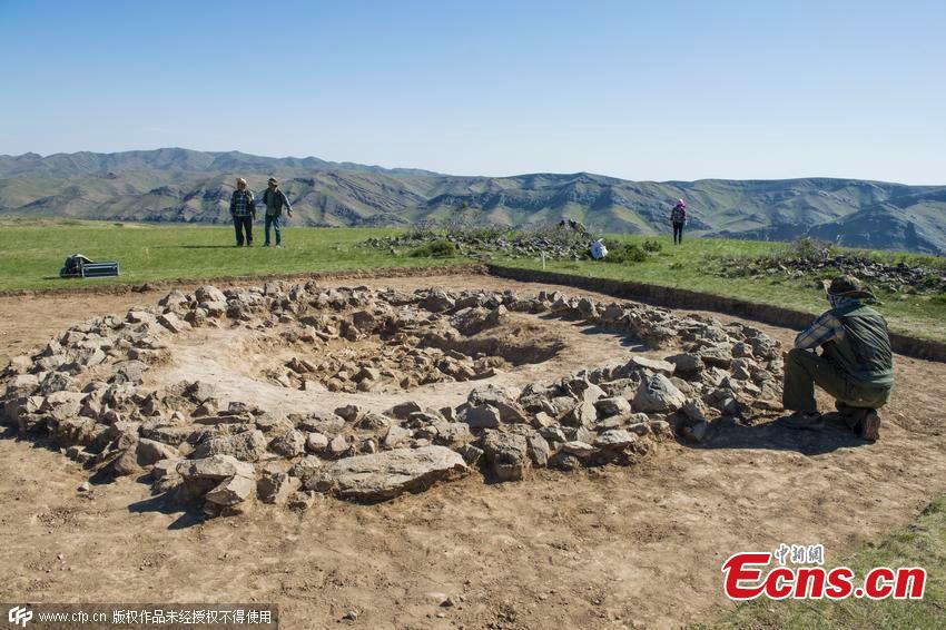 2,000-year-old tombs found in Xinjiang(1/3)