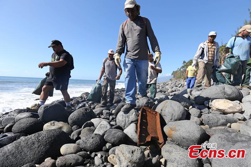 Hunt for more MH370 debris to continue one week off Reunion island(1/7)