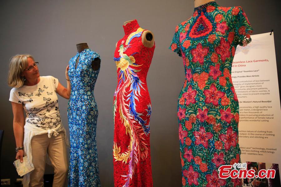 China presents seamless garments at Milan Expo(1/5)