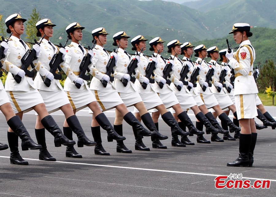 Female PLA honour guard will debut in China's military parade (1/1)