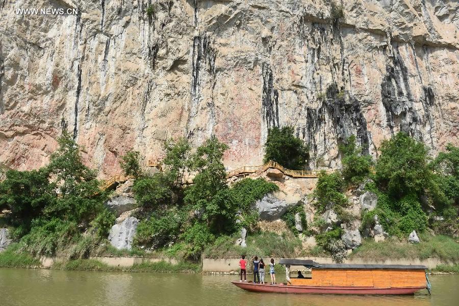 China's Huashan rock paintings to be inspected for world heritage(1/3)
