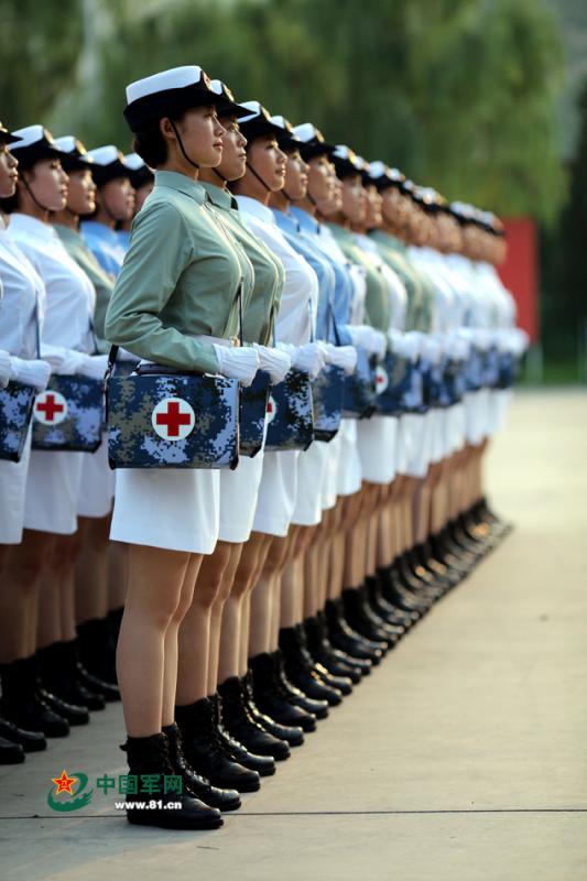 Female honor guards train for military parade debut (1/14)