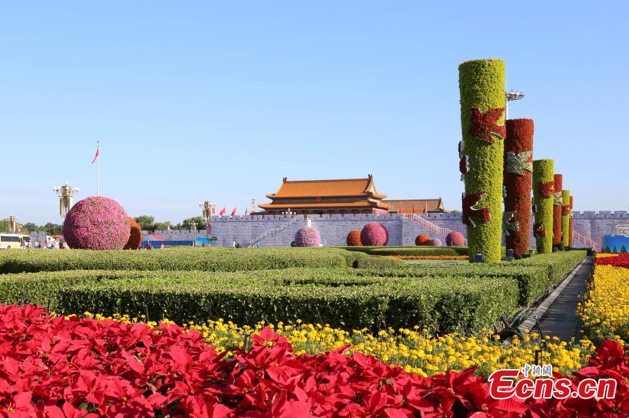 Floral decorations finished in Tiananmen Square(1/5)