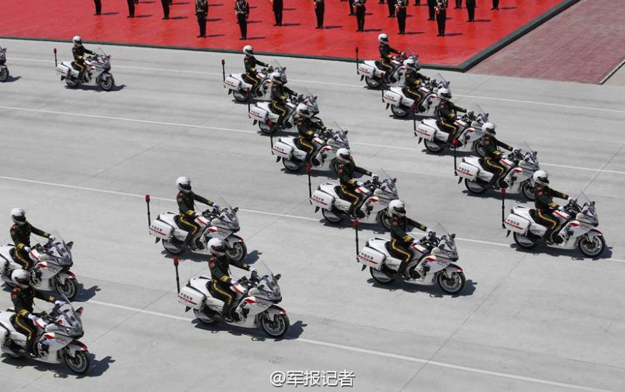 Chinese armed police motorcycle guard formation to make its debut(1/8)