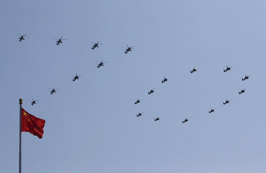 Military helicopters write number 70 high in the sky(1/6)