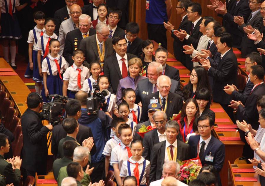 Veterans attend V-Day anniversary gala show (1/8)