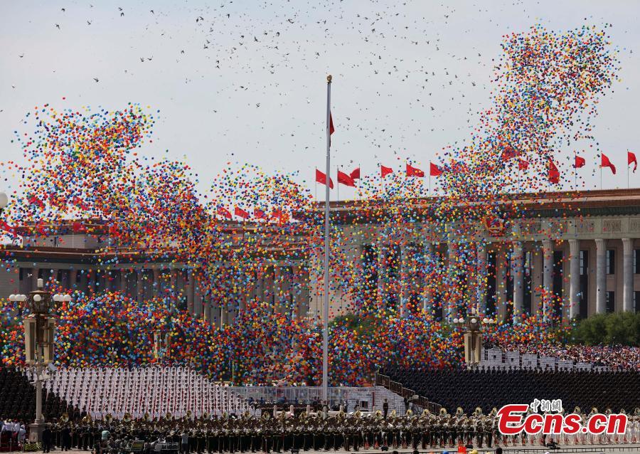 Balloons raised in Beijing air for V-Day celebration(1/1)