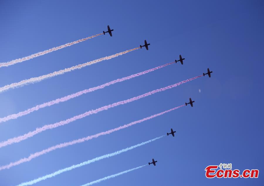 Aircraft formations parade through Beijing sky(1/3)