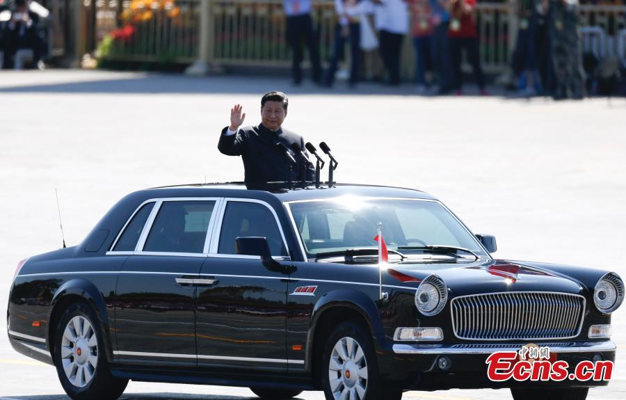 Chinese President Xi Jinping reviews Chinese troops(1/2)