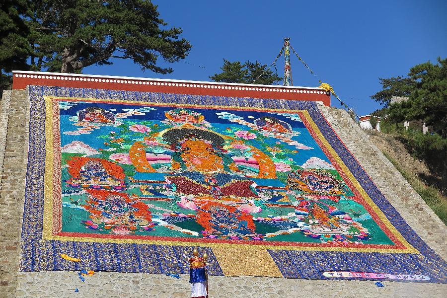 Gigantic Tangka displayed at Wudangzhao Monastery(1/4)