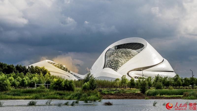 Harbin Grand Theater blends into landscape(1/5)