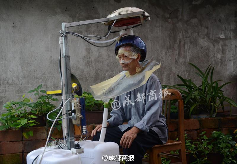 Amateur inventor spends 16 years to create hair-wash helmet (1/6)