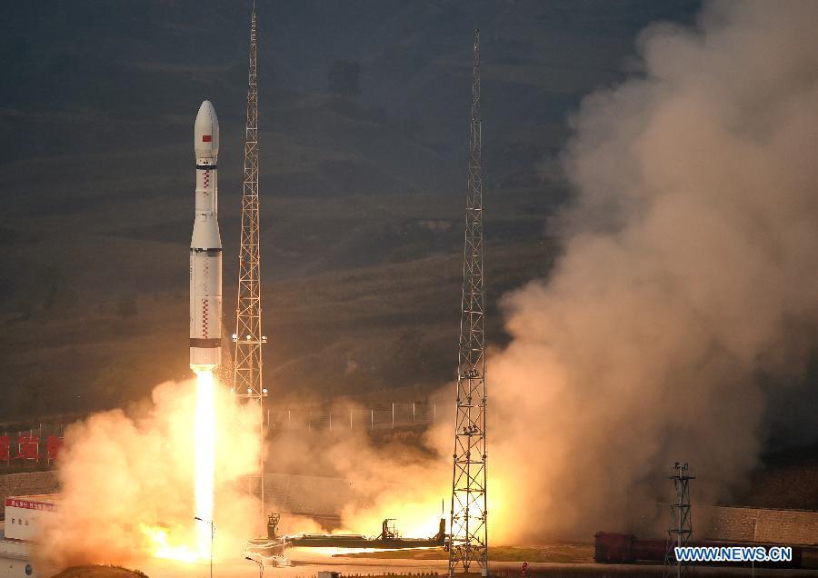 China's new carrier rocket succeeds in first trip(1/6)
