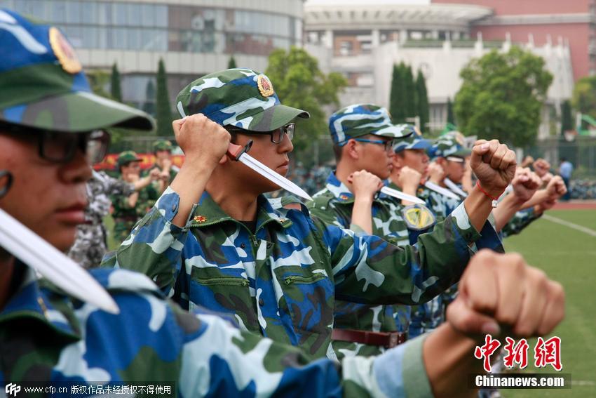 'Blade exercise' introduced in freshmen military training (1/5)