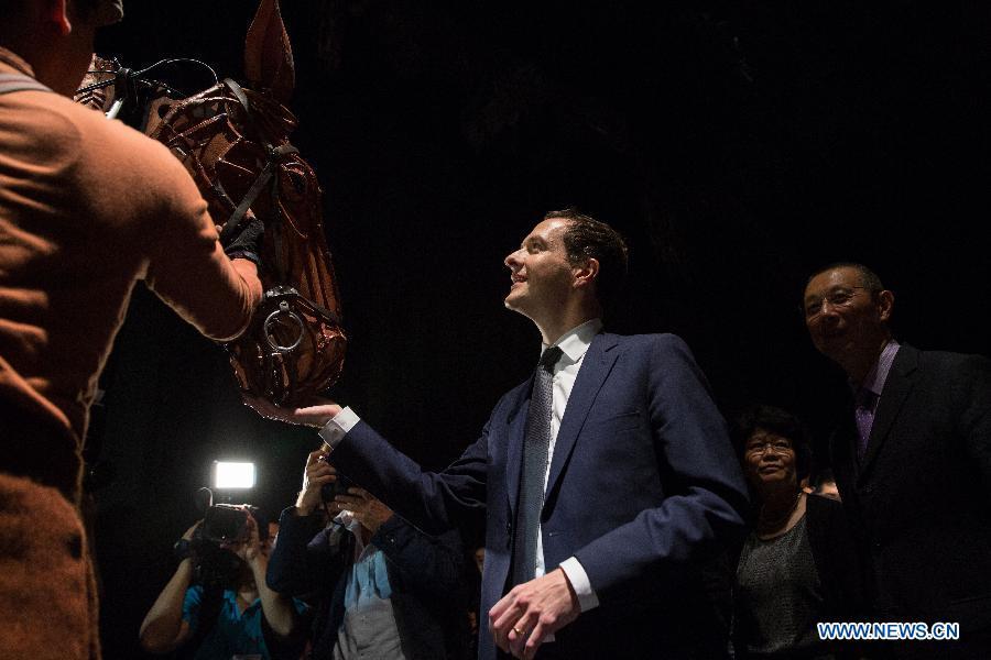 George Osborne arrives in Beijing for one-week visit(1/7)