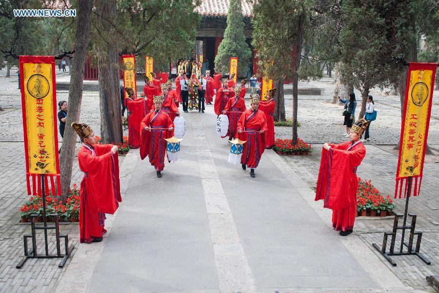 2,566th anniversary of Confucius' birthday marked in Shandong(1/4)