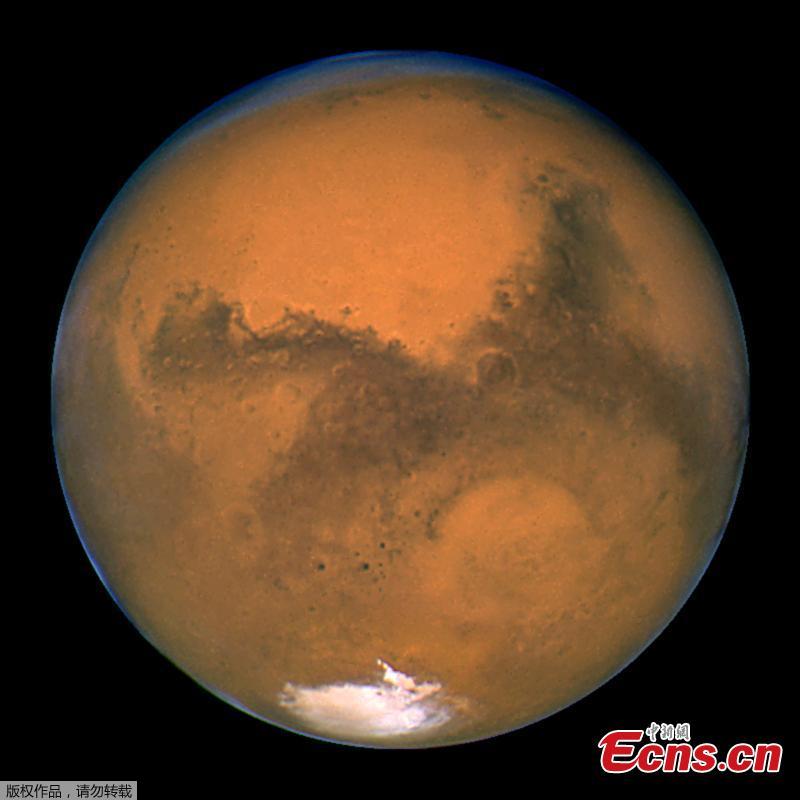 Nasa scientists find evidence of flowing water on Mars(1/4)