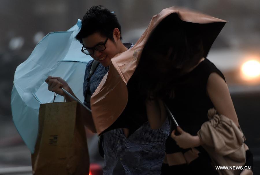Coastal China braces for Typhoon Dujuan(1/9)