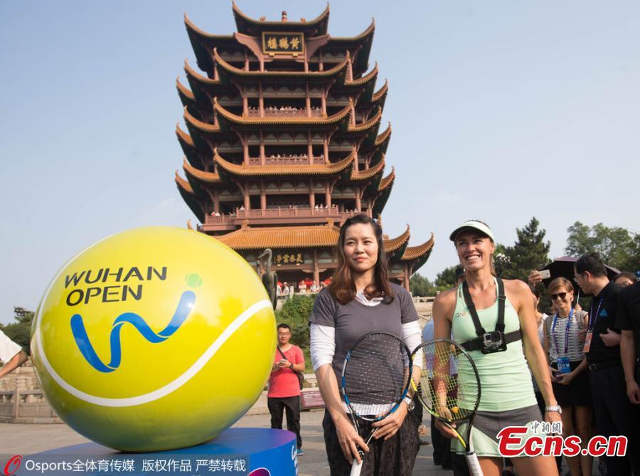 Tennis superstars promote WTA Wuhan Open in C China city(1/4)