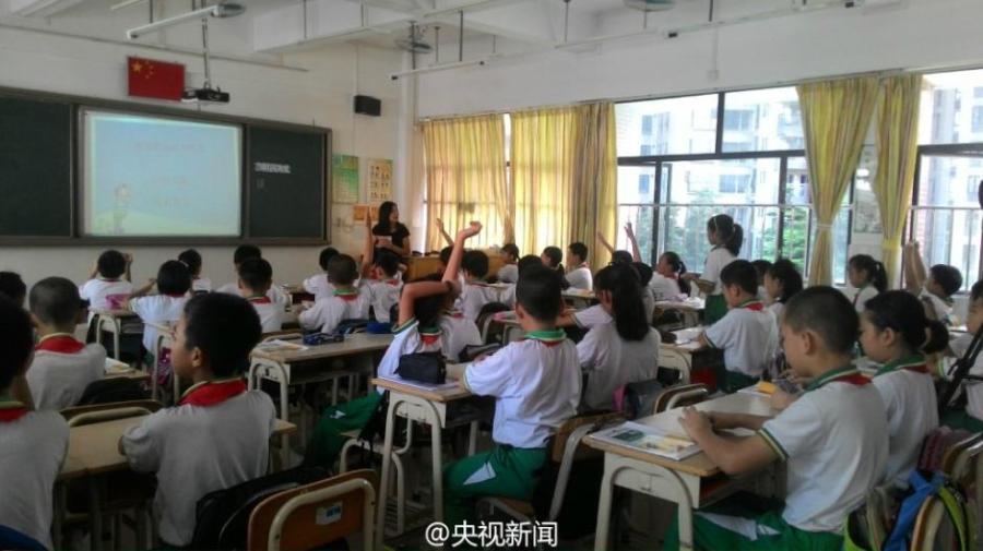 Middle and primary schools offer finance classes in Guangdong(1/6)