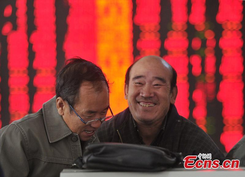 China stocks surge over 3 pct Monday on liquidity injection(1/1)