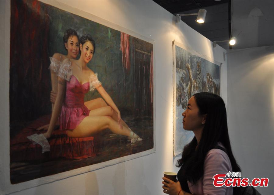 Oil paintings by North Korean artists on show in E China city(1/3)