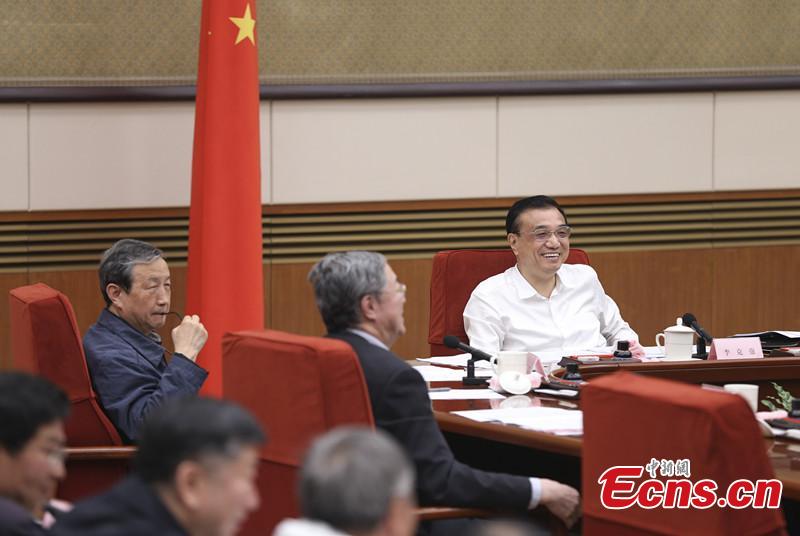 Li presides over symposium with representatives from financial enterprises(1/1)