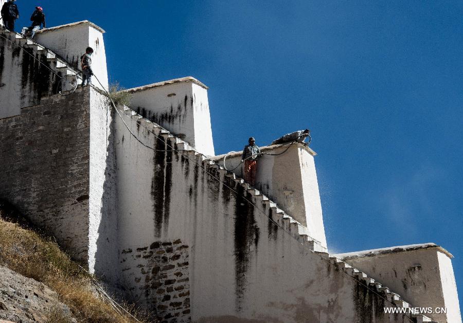 Potala Palace repainted in renovation(1/7)