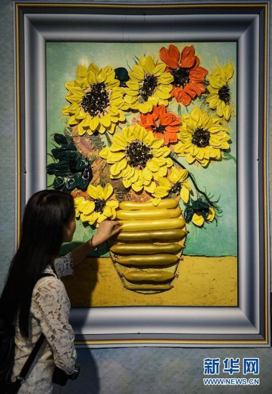 Replicas of classical oil paintings made of balloons(1/3)