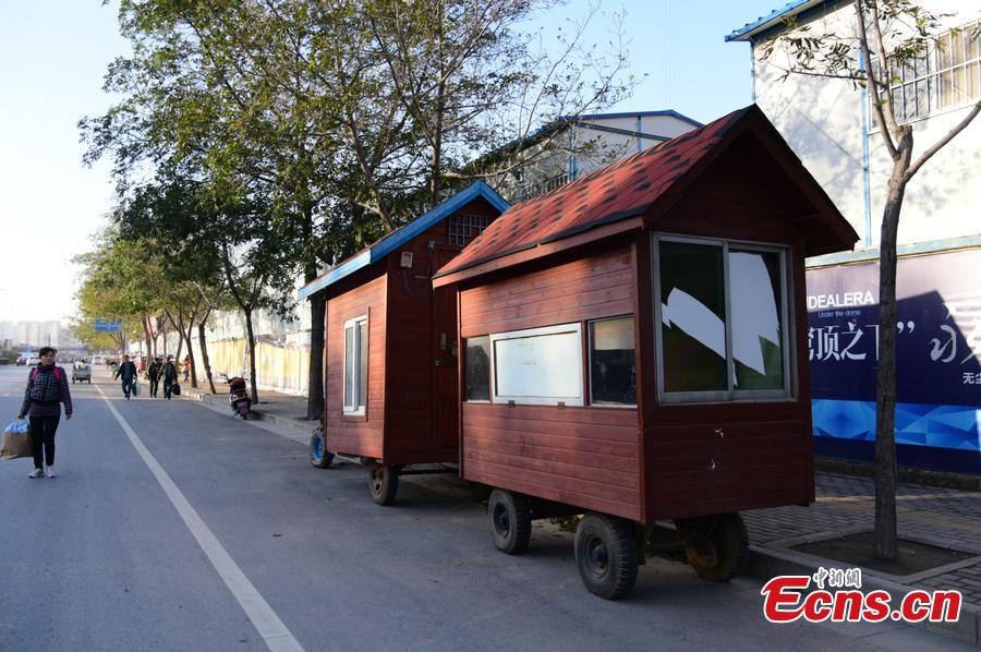 A “motorhome” converted from a tractor is seen on a street in Zhengzhou, Central China’s Henan province on October 26, 2015. The vehicle features two rooms with red walls and roofs was transformed by a local farmer. (Photo/CFP)