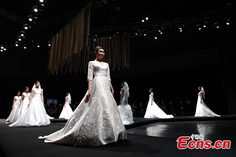 New wedding dress designs shown in Beijing(1/1)
